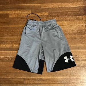 Men’s under armour shorts, only worn once!